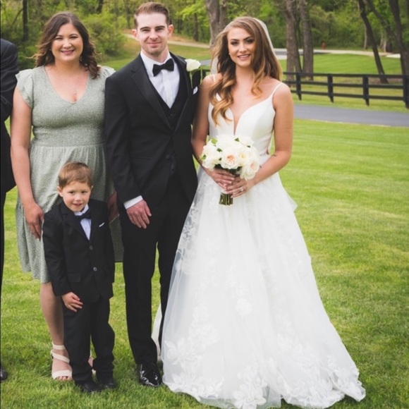 Essence of Australia wedding dress street size 6 - Picture 4 of 5